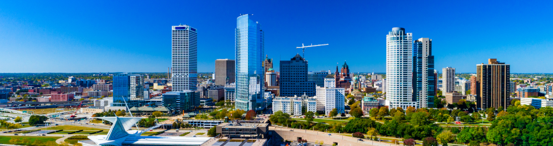 milwaukee skyline in summer